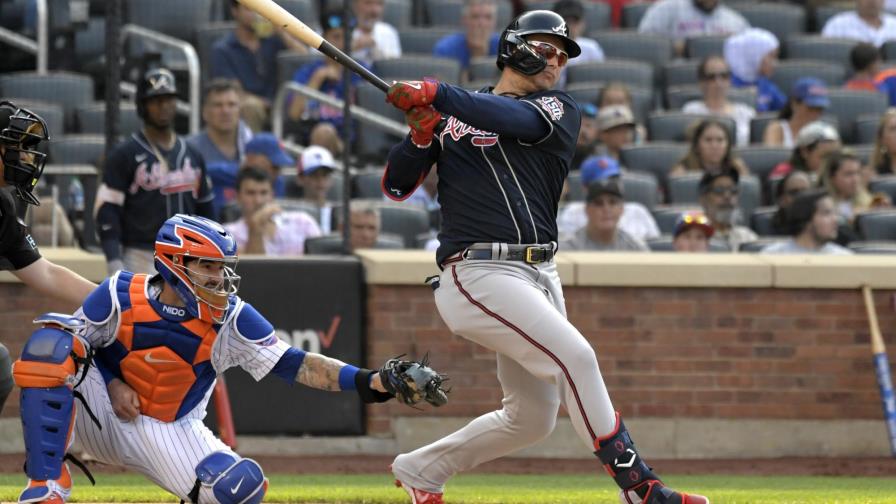Mueller y Bravos ganan 2-0 a Mets en 1er partido