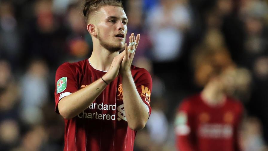 Jugador de Liverpool suspendido 2 semanas por burla a Kane