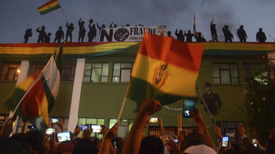 Policía abandona custodia de casa de gobierno en Bolivia