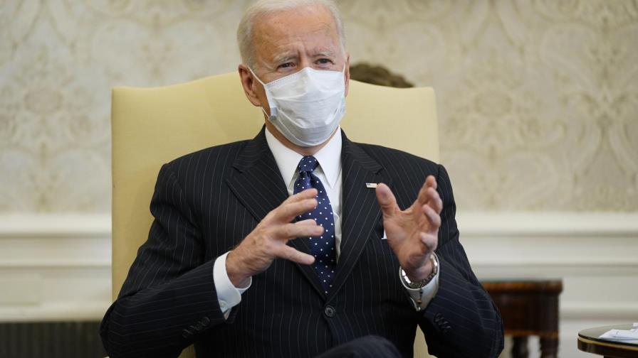 Republicanos atacan paquete de alivio económico de Biden