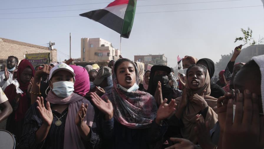El Ejército sudanés acepta restituir al primer ministro