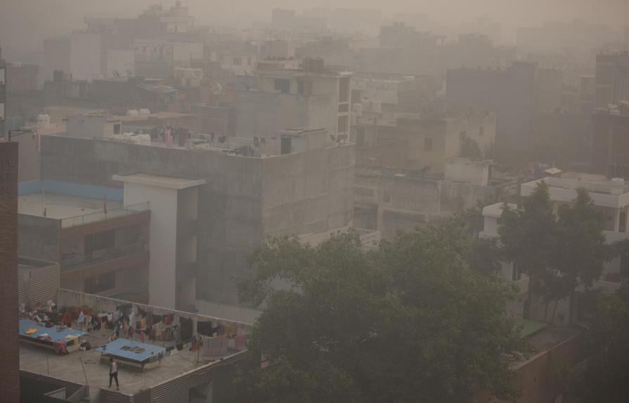 El smog asfixia la capital India en un pico de contaminación