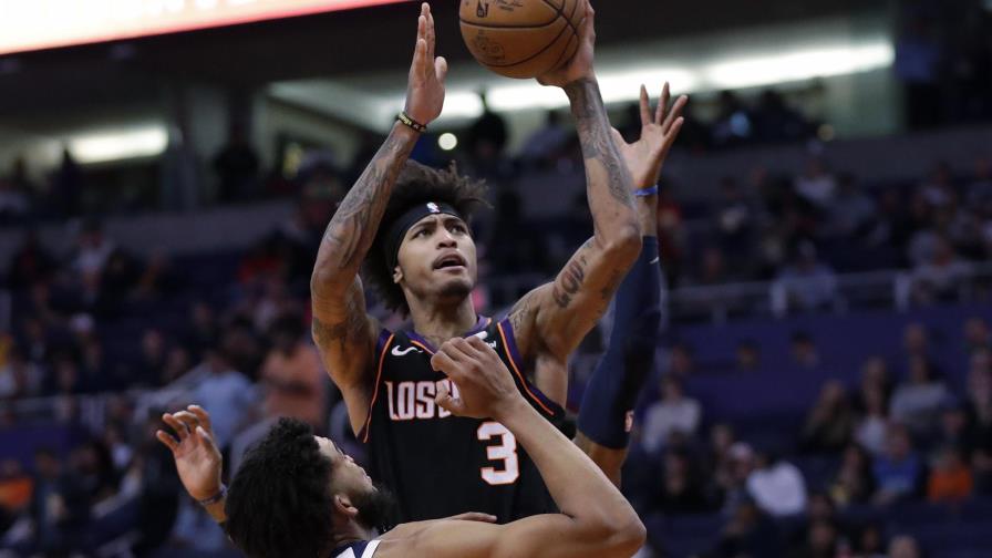 Booker y Oubre llevan a Suns a victoria sobre Wolves