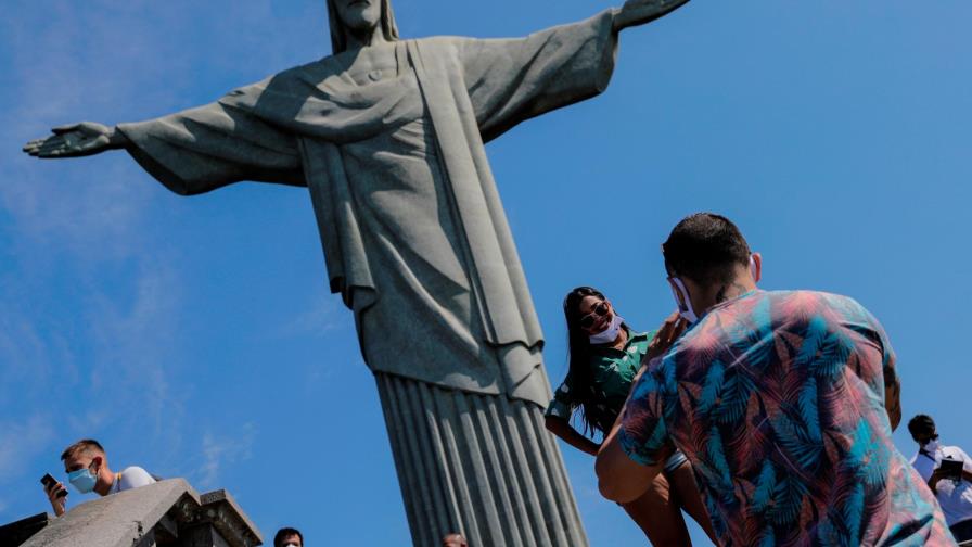 El emblemático Cristo Redentor reabre sus puertas en Río tras cinco meses El emblemático Cristo Redentor reabre sus puertas en Río tras cinco meses