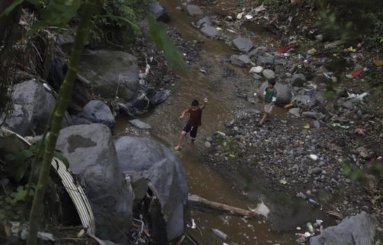 Un costoso regalo para víctimas de deslaves en El Salvador