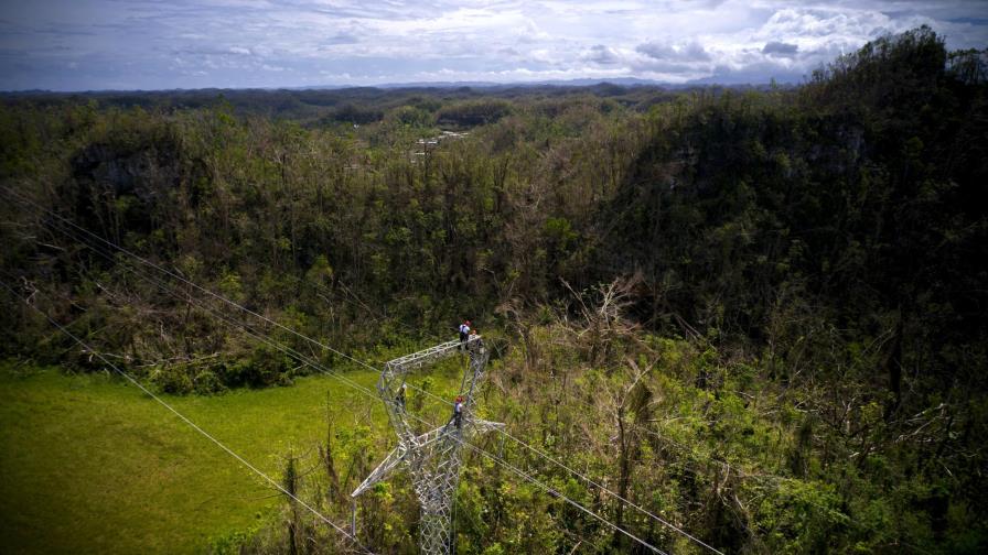 Puerto Rico reforzará la red eléctrica dañada por María Puerto Rico reforzará la red eléctrica dañada por María