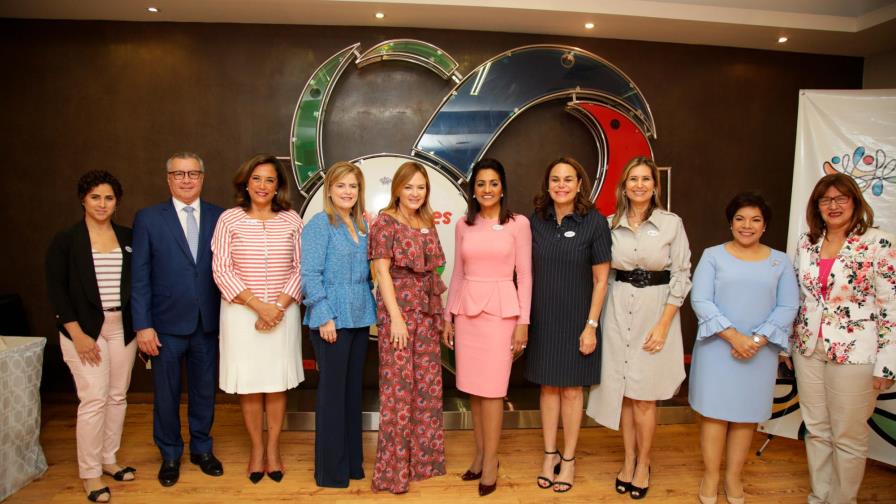 Exprimera dama de Panamá destaca trabajos del CAID Exprimera dama de Panamá destaca trabajos del CAID