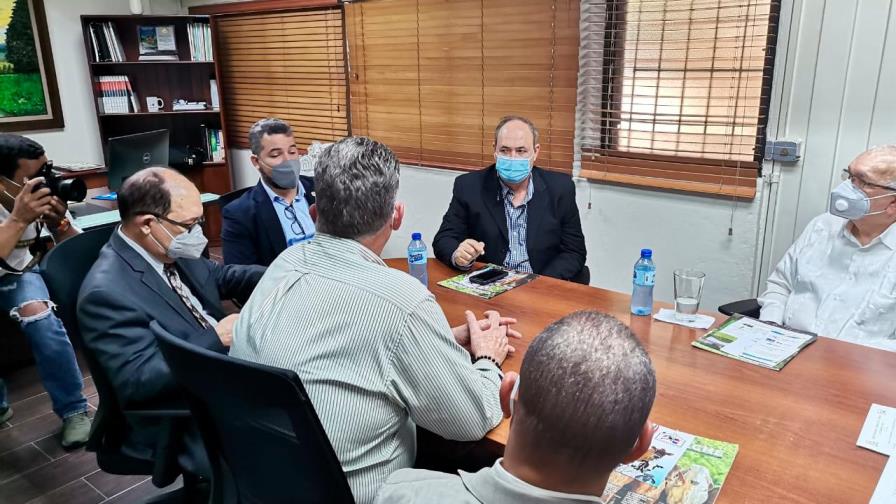 Funcionarios sector agro buscan fortalecer vínculos con Confenagro