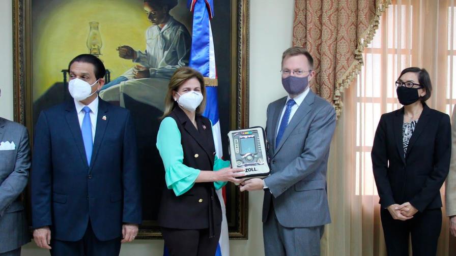 EEUU dona 17 ventiladores a RD en apoyo a la lucha contra el COVID-19