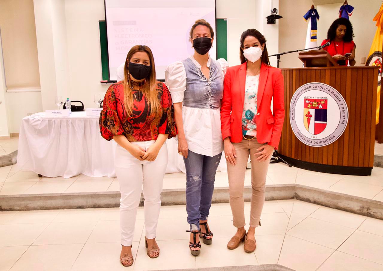 María Luisa López, Rosa María Jiménez y  Nataly Faxa.