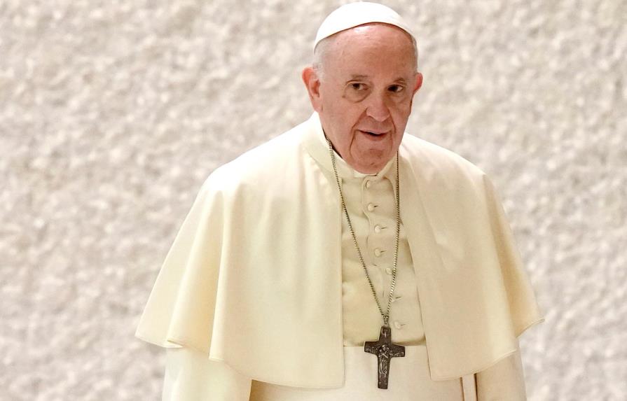 Papa exhorta a obispos a escuchar a las víctimas de abusos