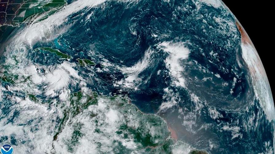 El huracán Delta baja a categoría 1 y volverá a fortalecerse rumbo a EEUU