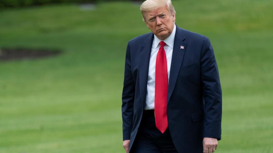 Trump defiende despido de inspector que estaría investigando a Pompeo y venta de armas a Arabia