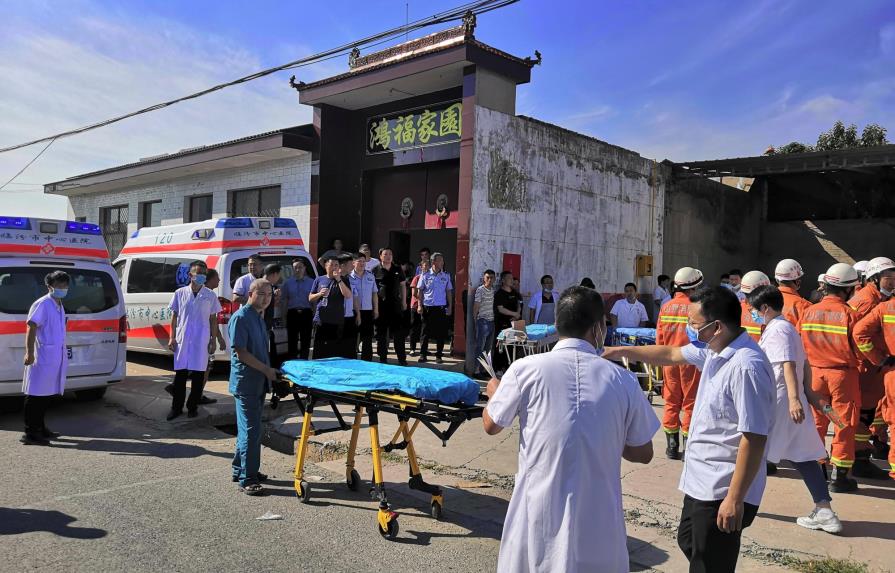 Al menos 17 muertos al derrumbarse restaurante de dos plantas en China