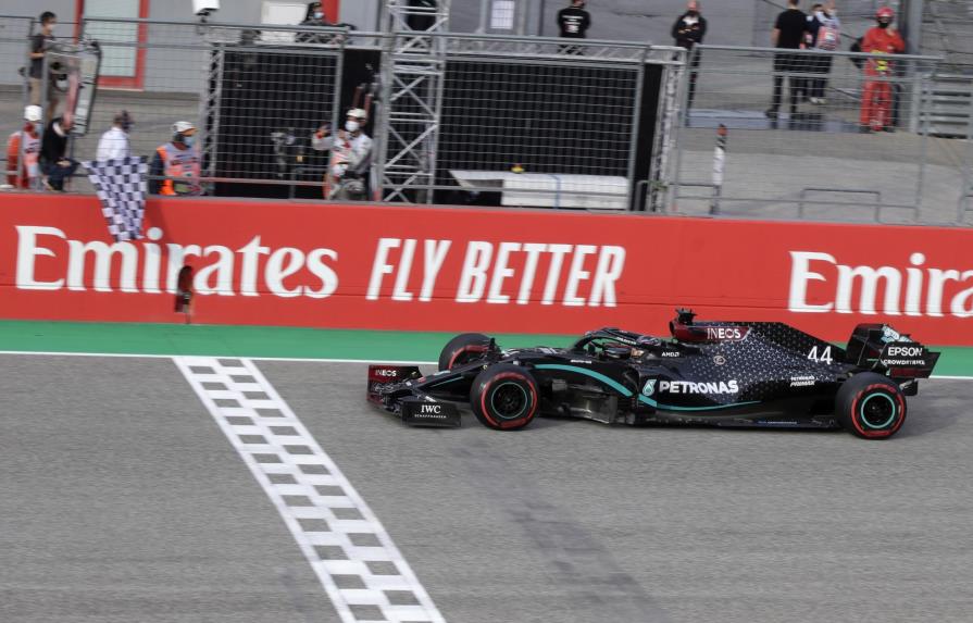 Hamilton sale victorioso en Imola, otro título de Mercedes