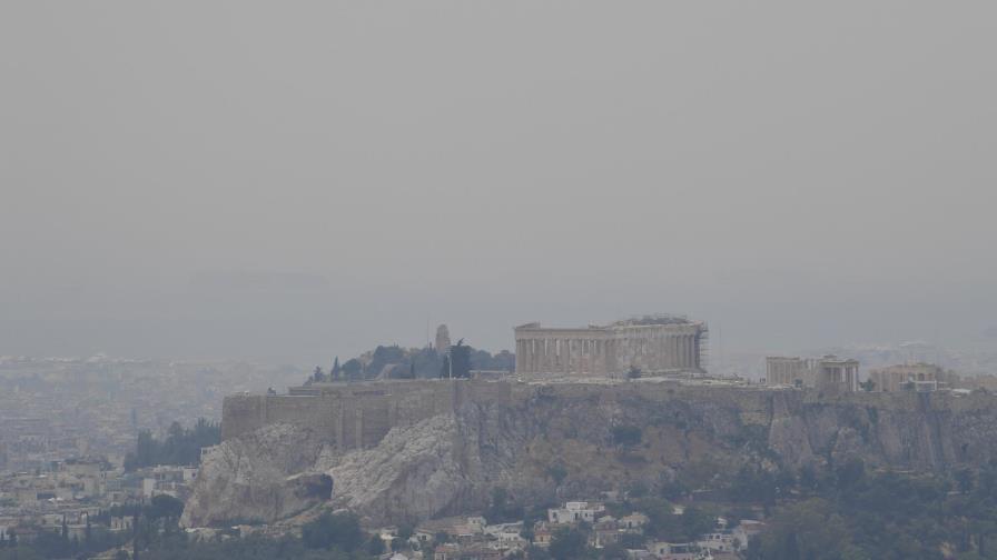 Incendio cerca de Atenas fuerza evacuaciones