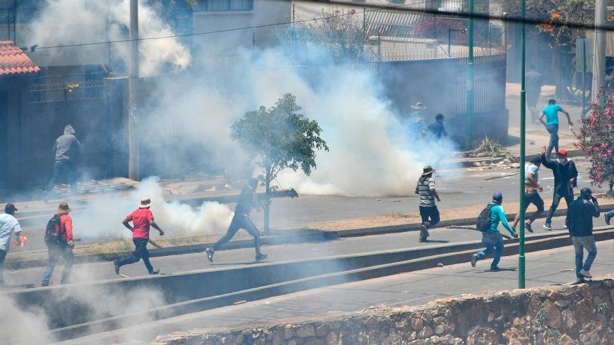 La Paz registra choques entre afines y contrarios a Evo Morales La Paz registra choques entre afines y contrarios a Evo Morales