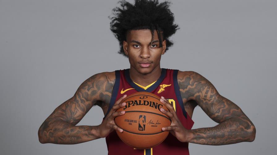 Arrestan al base Kevin Porter Jr. por posesión de armas