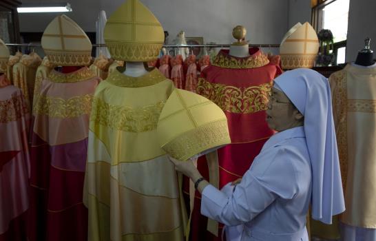 Sotanas de seda esperan al papa en su visita a Tailandia Sotanas de seda esperan al papa en su visita a Tailandia