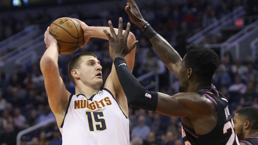 Murray anota 36 puntos y los Nuggets derrotan a los Suns