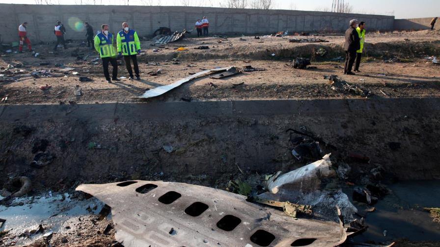 Irán no entregará a EE.UU. las cajas negras del avión estrellado con 176 personas a bordo