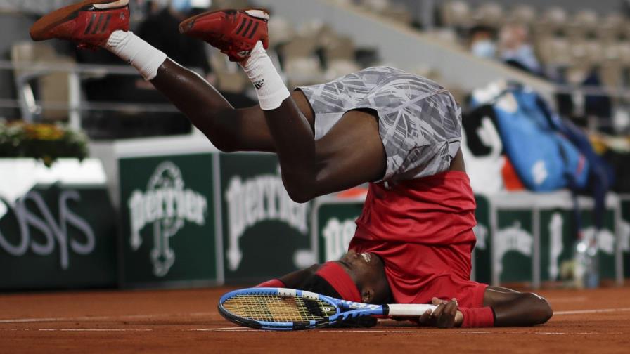 Djokovic debuta sin apuros en Roland Garros