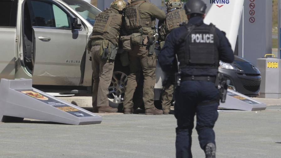 Hombre armado en Canadá deja al menos 10 muertos