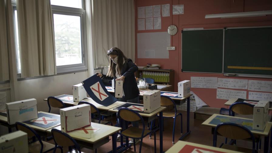 Los estudiantes franceses empiezan a regresar a las aulas