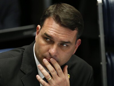 Flávio Bolsonaro cuestiona sistema electoral en Brasil