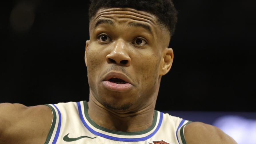 Giannis aporta ‘doble doble’; Bucks arrollan a Knicks