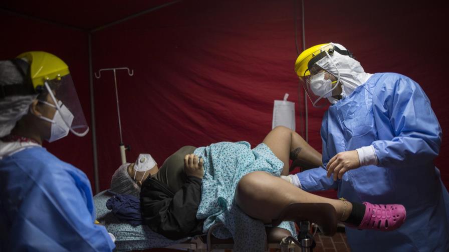 Embarazadas con COVID-19 enfrentan duros desafíos en Perú