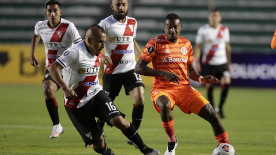 Barcelona sorprende al local Santos y lo vence 2-0