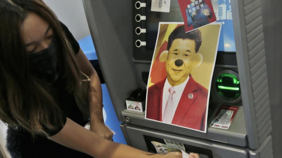 Manifestantes de HK culpan a policía de muerte de estudiante Manifestantes de HK culpan a policía de muerte de estudiante