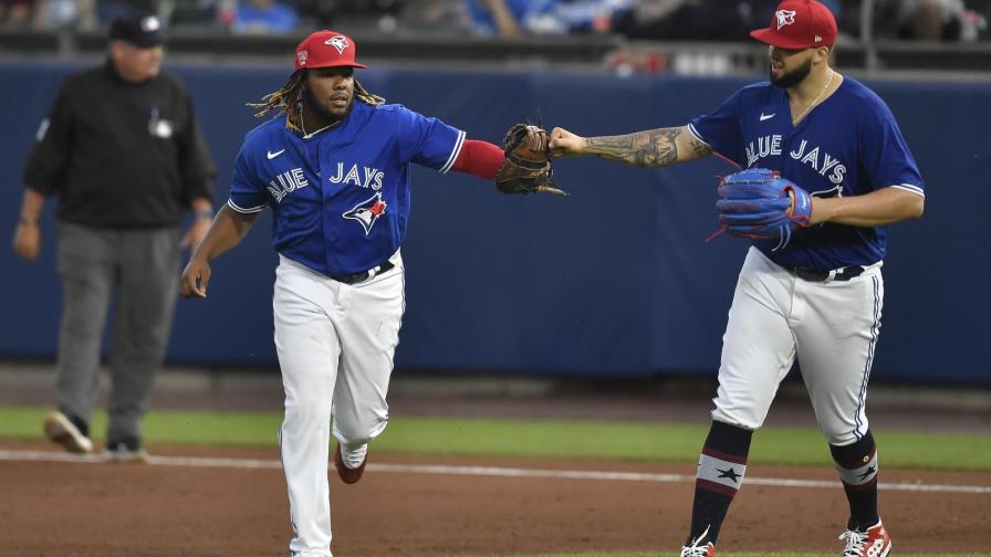 Azulejos se dan festín ante Rays; les aplastan 11-1