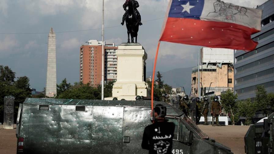 Legales pero sin documentos, el limbo de miles de migrantes en Chile