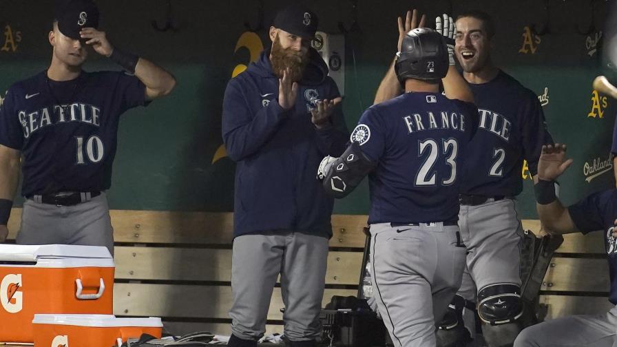 Marineros ganan a Atléticos y avanzan en lucha por playoff Marineros ganan a Atléticos y avanzan en lucha por playoff