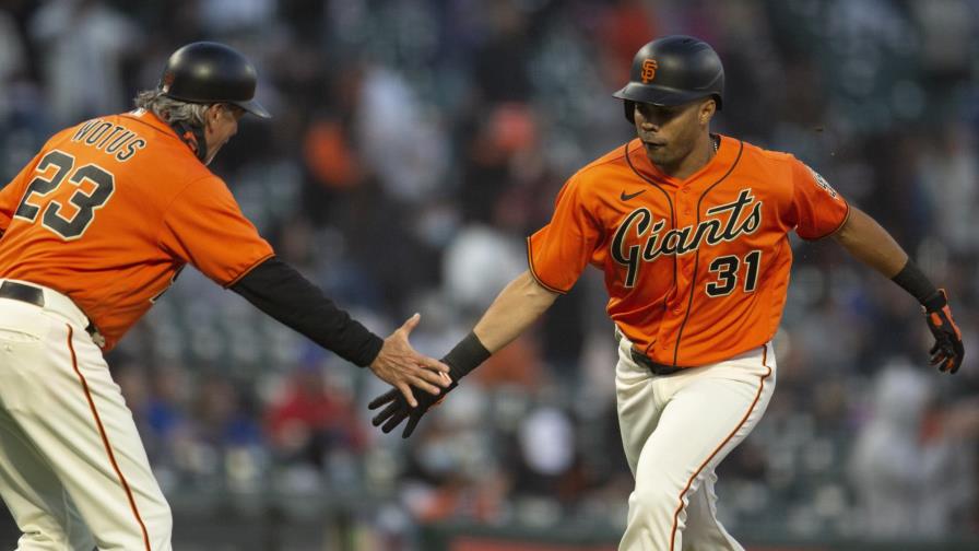 Gigantes pegan 4 jonrones, superan a Arrieta y Cachorros 8-5
