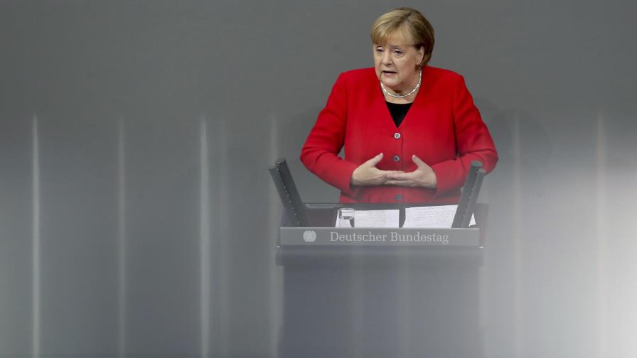 Merkel dice que mantener la OTAN es esencial