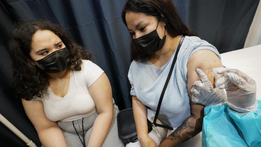 Todos los empleados de Nueva York tendrán que vacunarse 