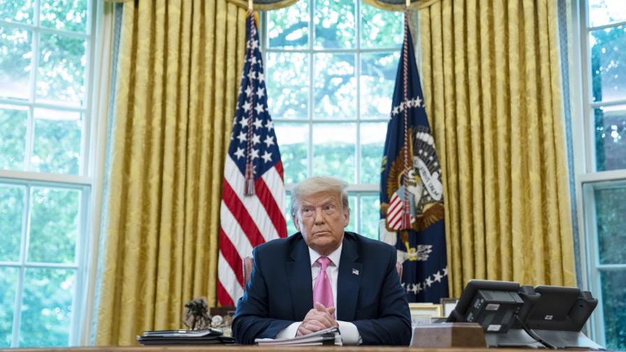 Trump firma memo que afectaría conteo de migrantes