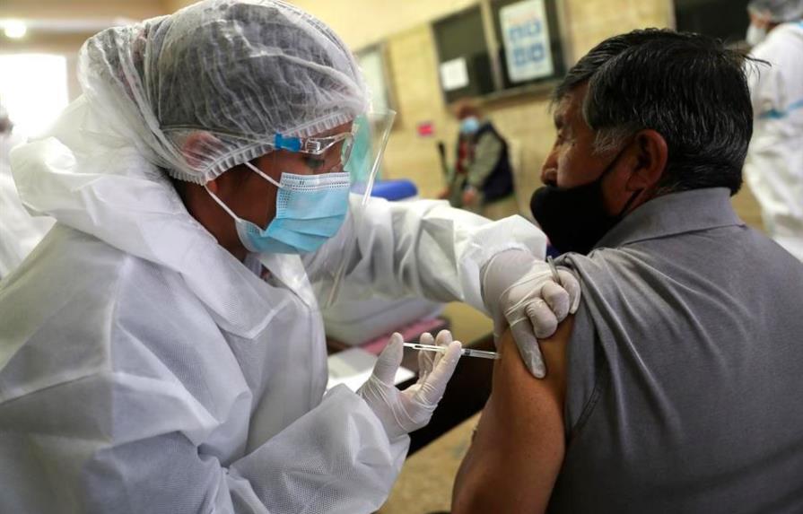 Cruz Roja pide acelerar vacunaciones en América ante recrudecimiento de casos