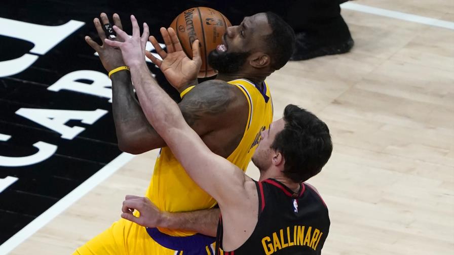 James y Davis encabezan victoria de Lakers sobre Hawks