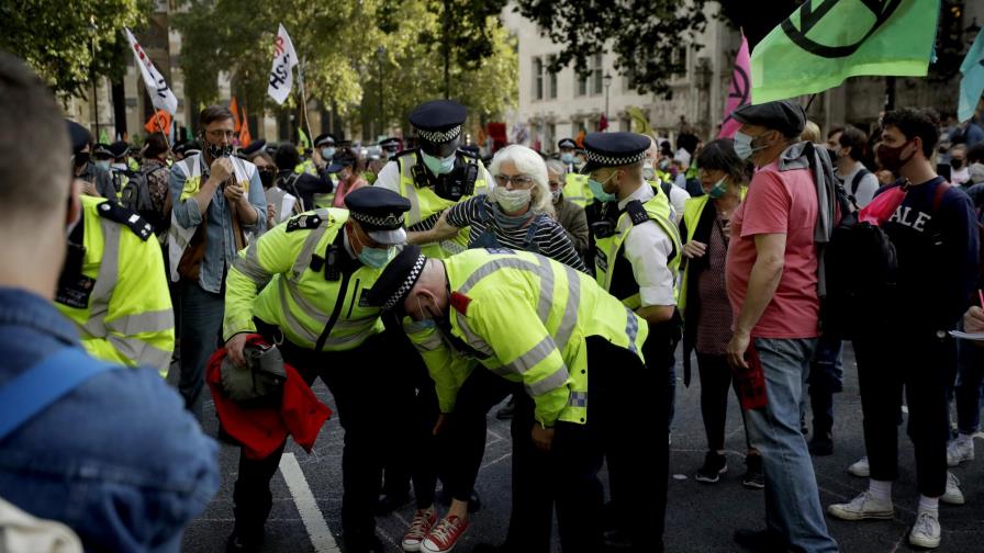 Decenas de detenidos en Londres por manifestación climática