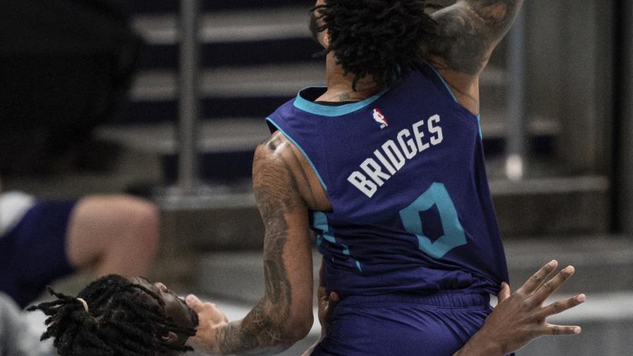 Washington anota 20 puntos y Hornets ganan 105-102 a Pistons