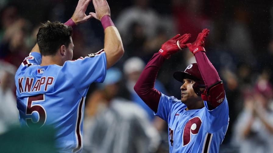 Filis remontan déficit de 6 carreras y se acercan a Bravos