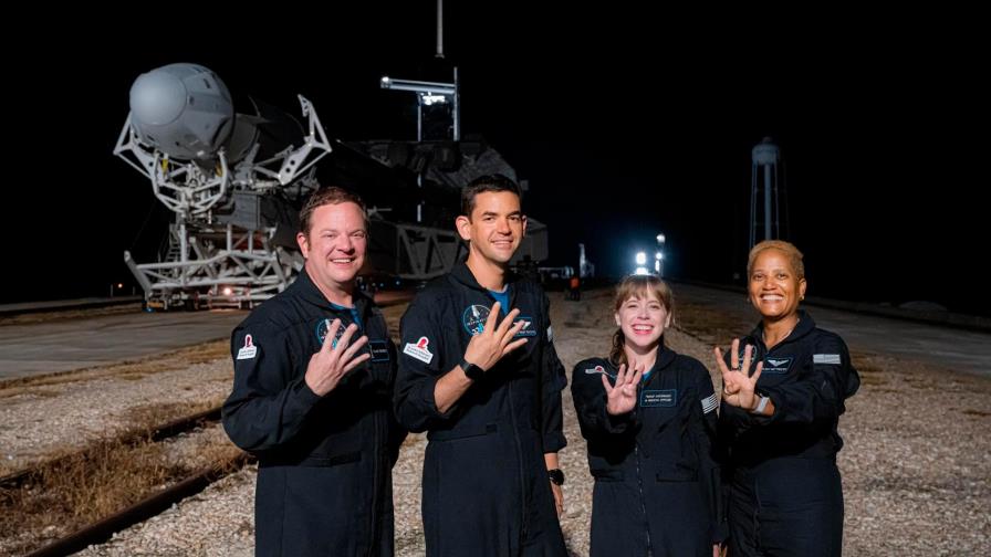 Todo listo para el despegue de la primera misión espacial completamente civil Todo listo para el despegue de la primera misión espacial completamente civil