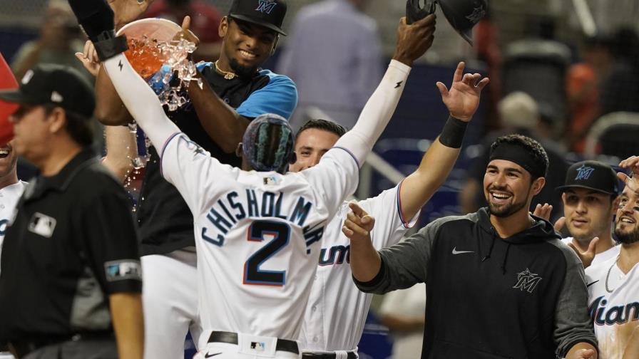 Chisholm pega 2 jonrones, anota en la 10ma para los Marlins Chisholm pega 2 jonrones, anota en la 10ma para los Marlins