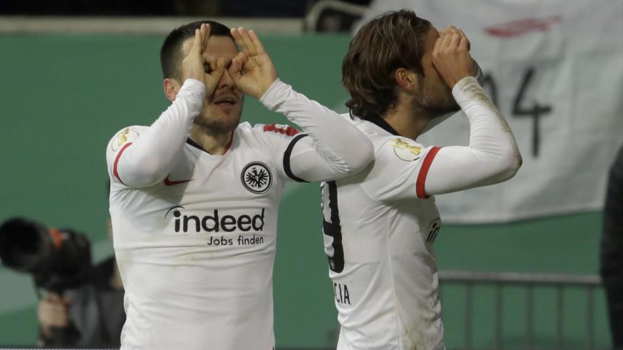 Dortmund y Frankfurt eliminados de la Copa Alemania Dortmund y Frankfurt eliminados de la Copa Alemania