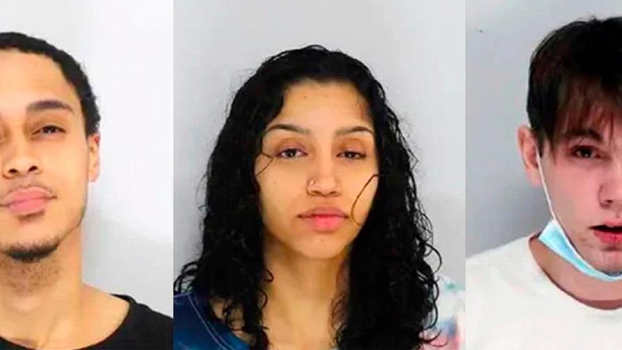 Dominicano golpea policía cuando él y dos acompañantes exigían al oficial sacar vehículo atascado en nieve