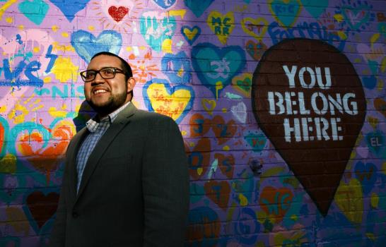 El virus trastoca la campaña de un joven candidato latino El virus trastoca la campaña de un joven candidato latino